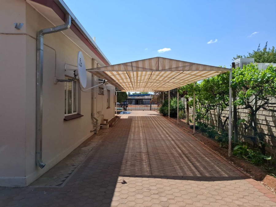 4 Bedroom Property for Sale in Die Rand Northern Cape